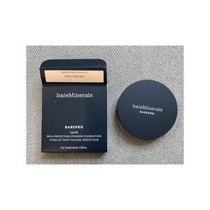 NWB Bare Essentials BAREPRO® 16HR Powder Foundation, Fair Neutral 17